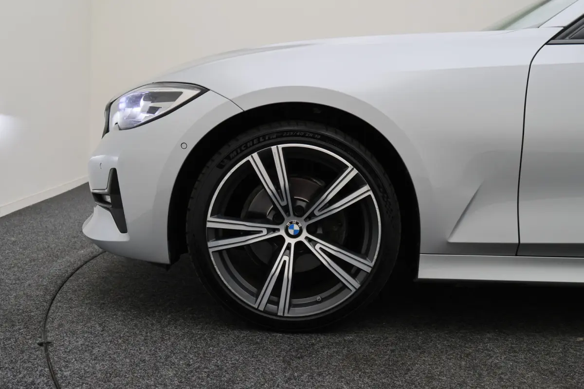 320i Executive Edition Leder/Stof, Virtual, Cruise, Apple Carplay, LED, Climate, PDC, 19''