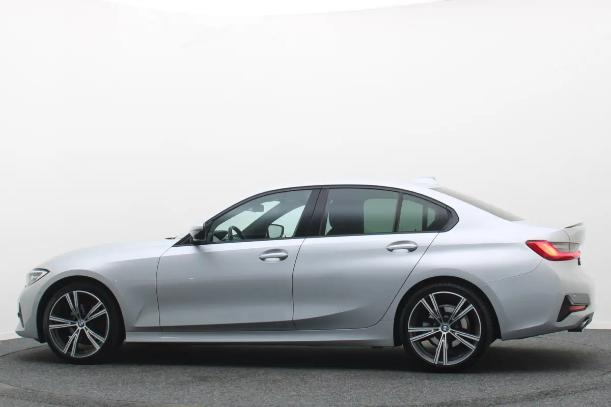 320i Executive Edition Leder/Stof, Virtual, Cruise, Apple Carplay, LED, Climate, PDC, 19''