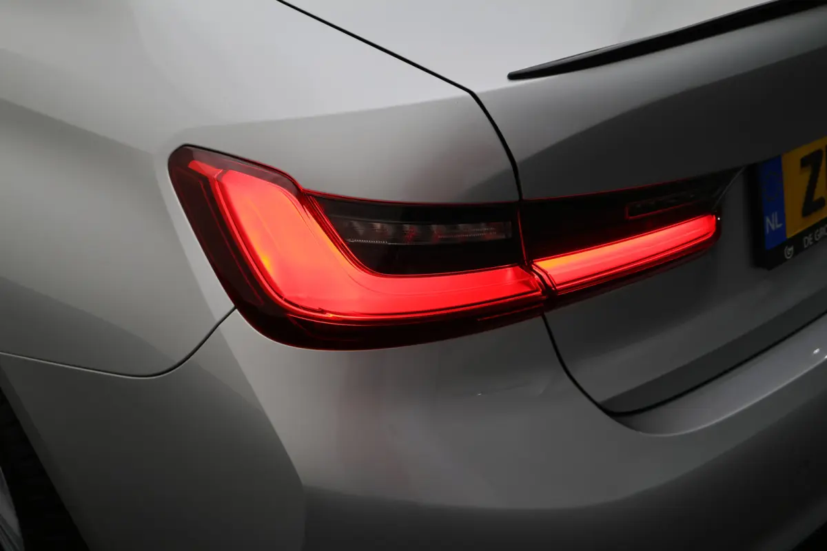 320i Executive Edition Leder/Stof, Virtual, Cruise, Apple Carplay, LED, Climate, PDC, 19''