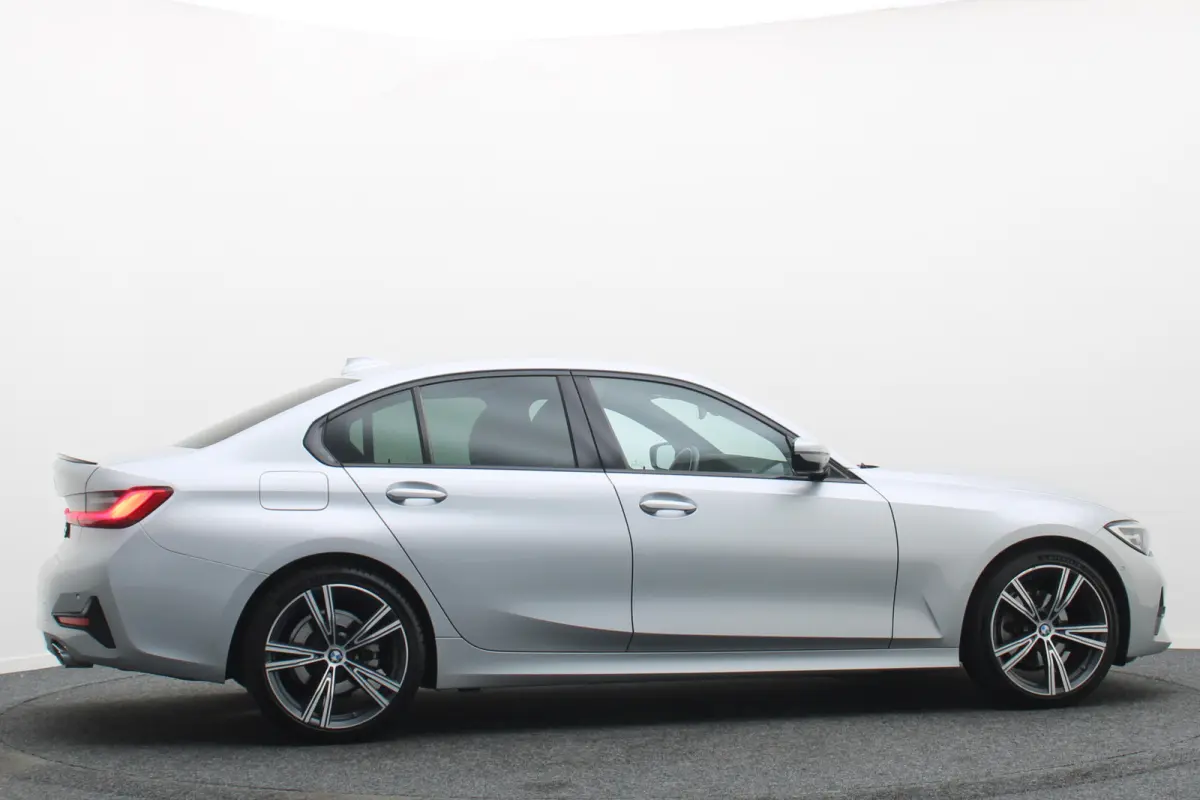 320i Executive Edition Leder/Stof, Virtual, Cruise, Apple Carplay, LED, Climate, PDC, 19''