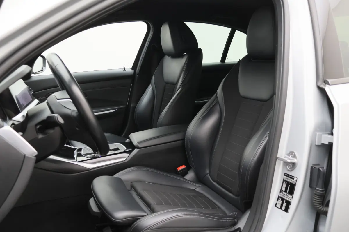 320i Executive Edition Leder/Stof, Virtual, Cruise, Apple Carplay, LED, Climate, PDC, 19''
