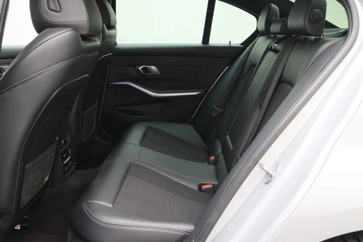 320i Executive Edition Leder/Stof, Virtual, Cruise, Apple Carplay, LED, Climate, PDC, 19''