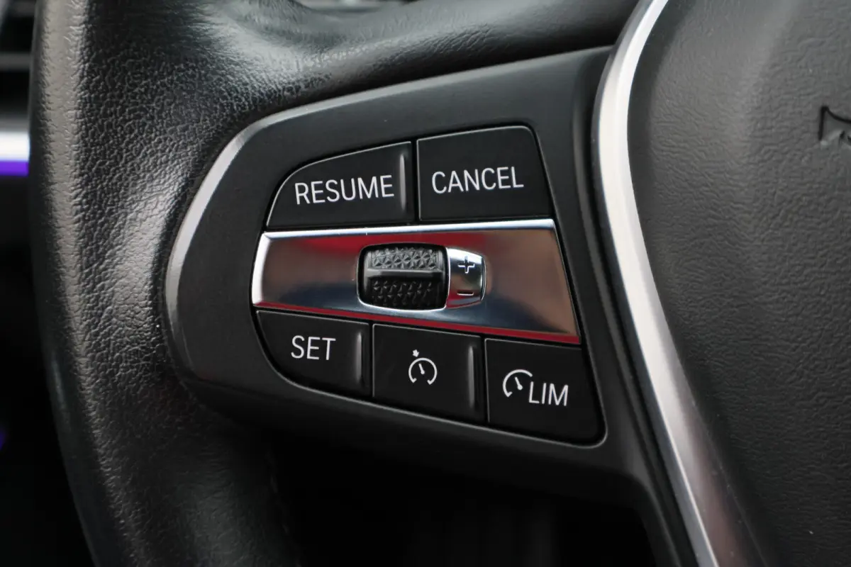 320i Executive Edition Leder/Stof, Virtual, Cruise, Apple Carplay, LED, Climate, PDC, 19''