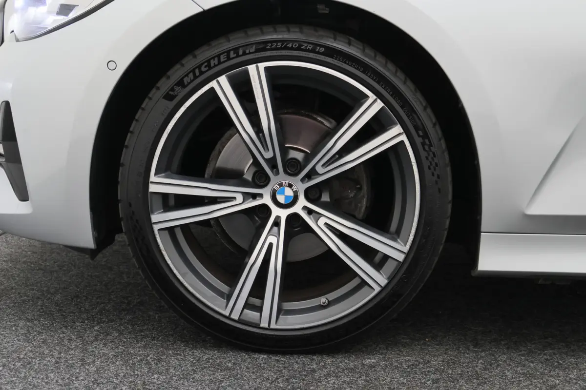 320i Executive Edition Leder/Stof, Virtual, Cruise, Apple Carplay, LED, Climate, PDC, 19''