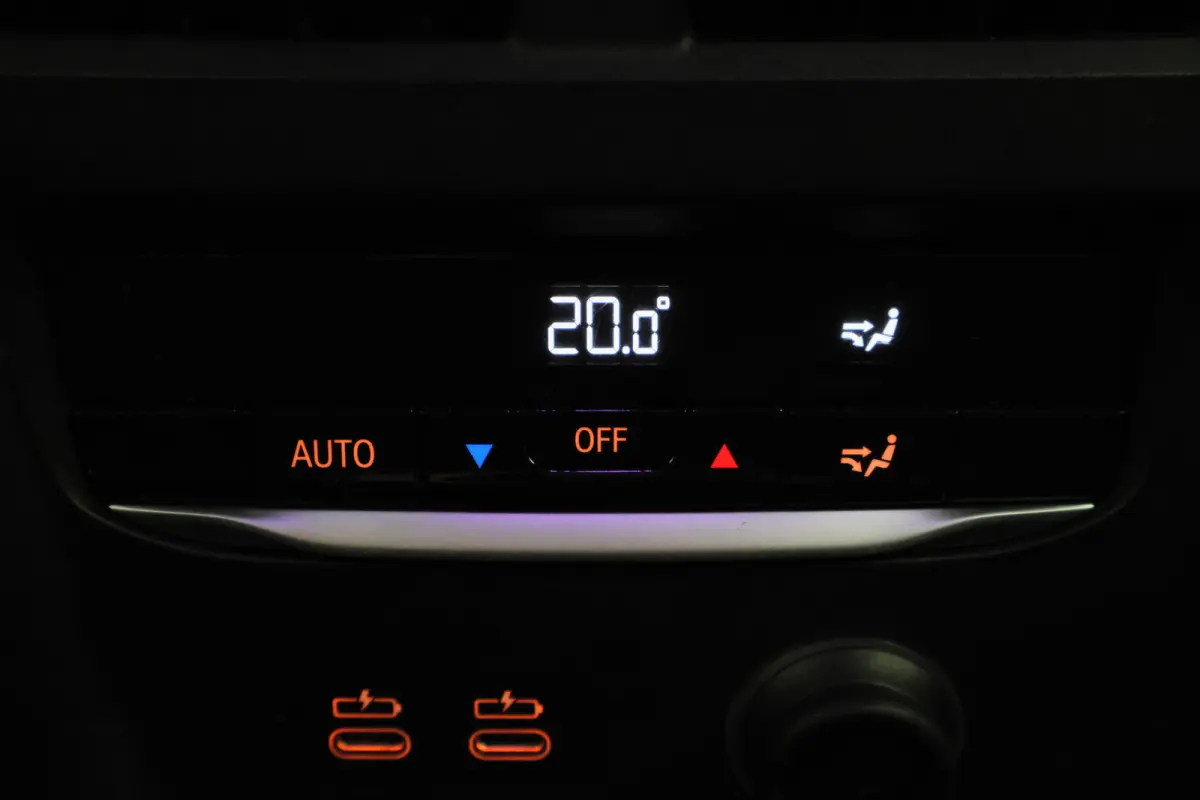 320i Executive Edition Leder/Stof, Virtual, Cruise, Apple Carplay, LED, Climate, PDC, 19''