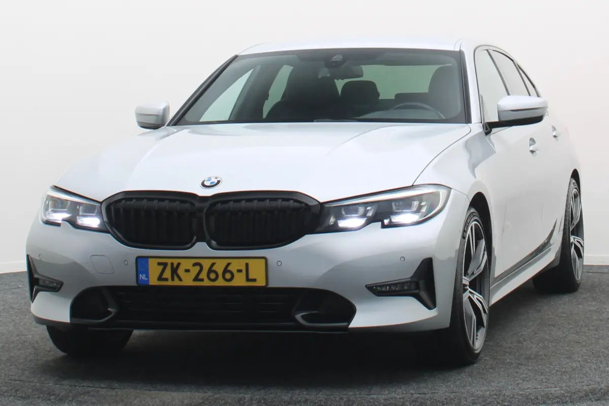 320i Executive Edition Leder/Stof, Virtual, Cruise, Apple Carplay, LED, Climate, PDC, 19''