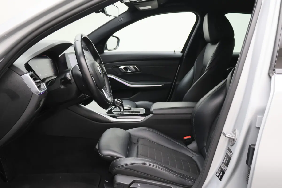 320i Executive Edition Leder/Stof, Virtual, Cruise, Apple Carplay, LED, Climate, PDC, 19''