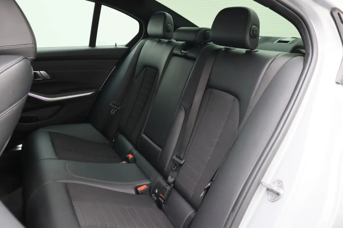 320i Executive Edition Leder/Stof, Virtual, Cruise, Apple Carplay, LED, Climate, PDC, 19''