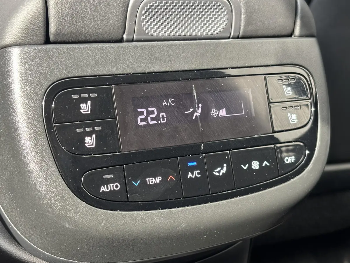 Lounge AWD 6p. 110.3 kWh / Voor-achter stoelverwarming / Voor-achter stoelverkoeling / BOSE geluidsysteem / Warmtepomp / Elektrisch verstelbare voorstoelen met geheugen / 360° camera / Dode