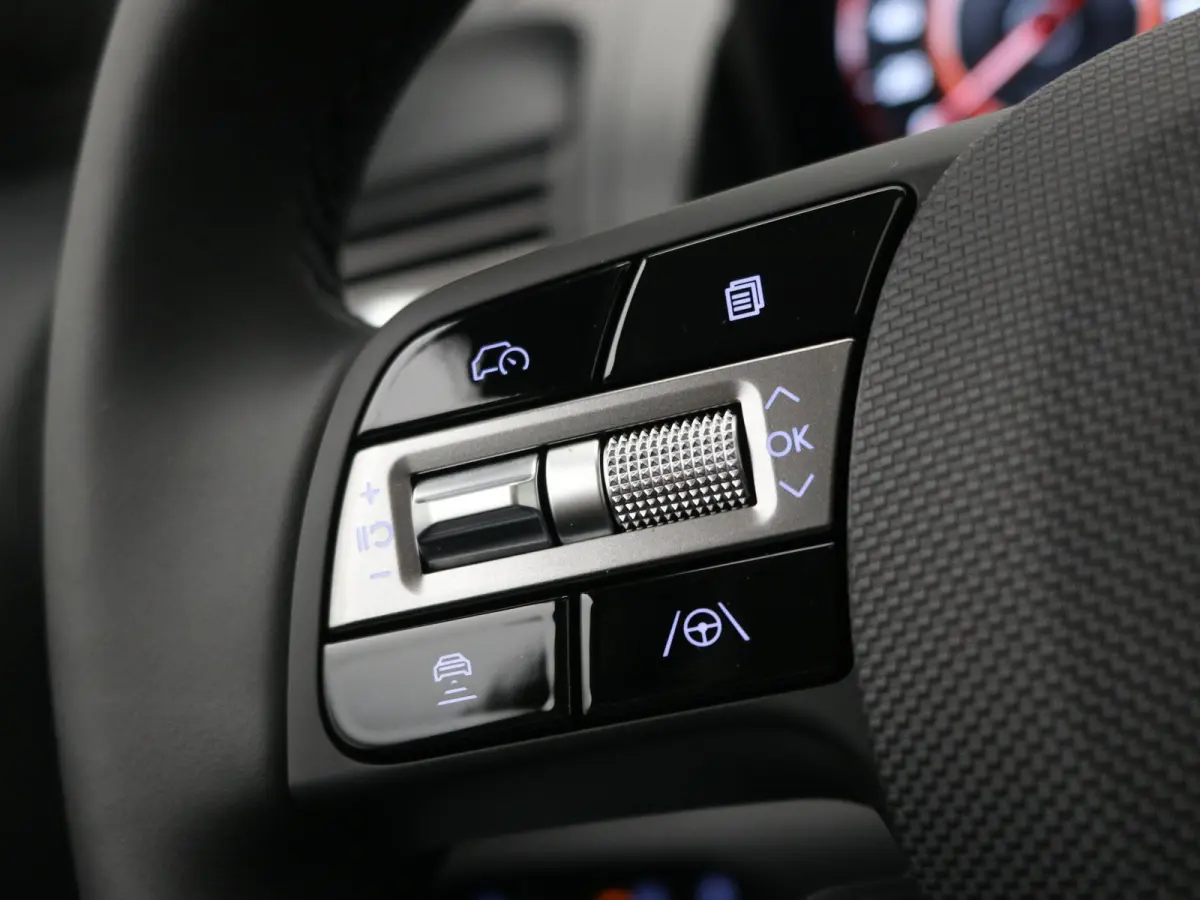 Evolve Sky 49 kWh / €2000,- Voordeel / Snel Leverbaar / Warmtepomp / Stoel- & Stuurverwarming / Climate Control / Adaptive Cruise Control / / 3 Fase /