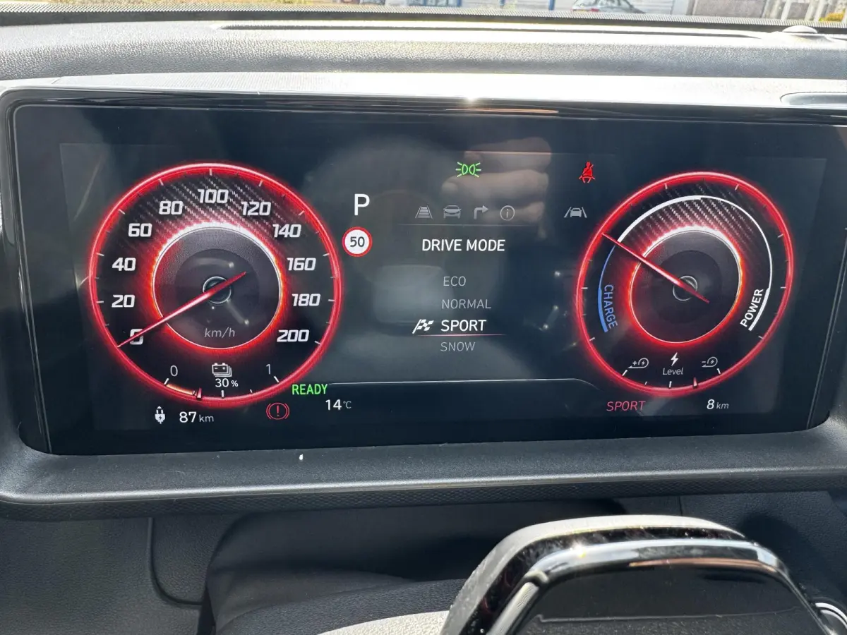 Evolve 49 kWh / €2000,- Voordeel / Snel Leverbaar / Adaptive Cruise / Keyless / Navigatie /