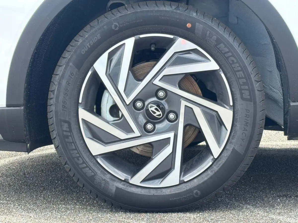 1.0 T-GDI Comfort / Uit Voorraad Leverbaar / Navigatie / Cruise / Elektrische Ramen V+A / Apple Carplay & Android Auto / 16'' LM Velgen /