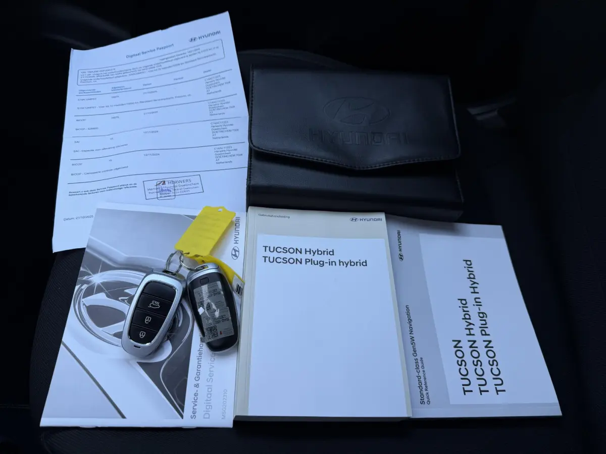 1.6 T-GDI PHEV Comfort Smart 4WD / Dealer Onderhouden / Trekhaak / SOH 100% / 1350KG Trekgewicht / Fabrieksgarantie tot 01-2029 / Stuur & Stoelverwarming / Elektrische Achterklep / Navigatie