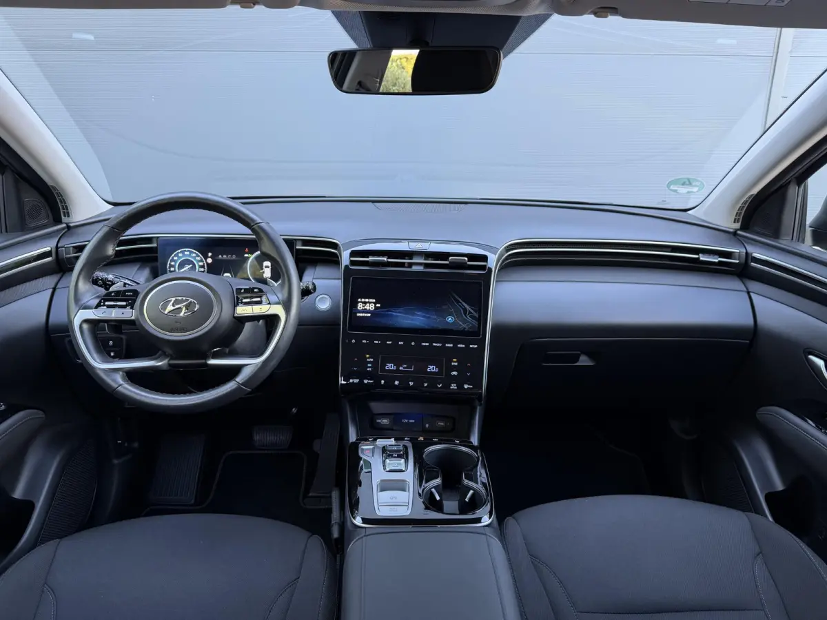1.6 T-GDI PHEV Comfort Smart 4WD / Dealer Onderhouden / Trekhaak / SOH 100% / 1350KG Trekgewicht / Fabrieksgarantie tot 01-2029 / Stuur & Stoelverwarming / Elektrische Achterklep / Navigatie