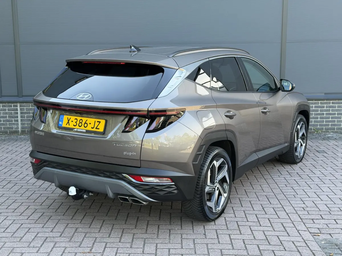 1.6 T-GDI PHEV Comfort Smart 4WD / Dealer Onderhouden / Trekhaak / SOH 100% / 1350KG Trekgewicht / Fabrieksgarantie tot 01-2029 / Stuur & Stoelverwarming / Elektrische Achterklep / Navigatie