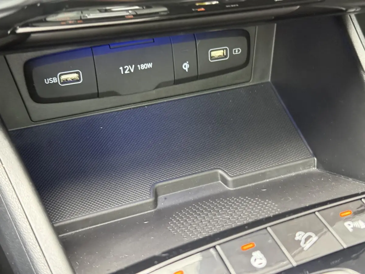 1.6 T-GDI PHEV Comfort Smart 4WD / Sky / Dealer Onderhouden / Trekhaak / 1350KG Trekgewicht / Schuif Kantel Dak / Adaptive Cruise / Apple Carplay&Adnroid Auto / Keyless /