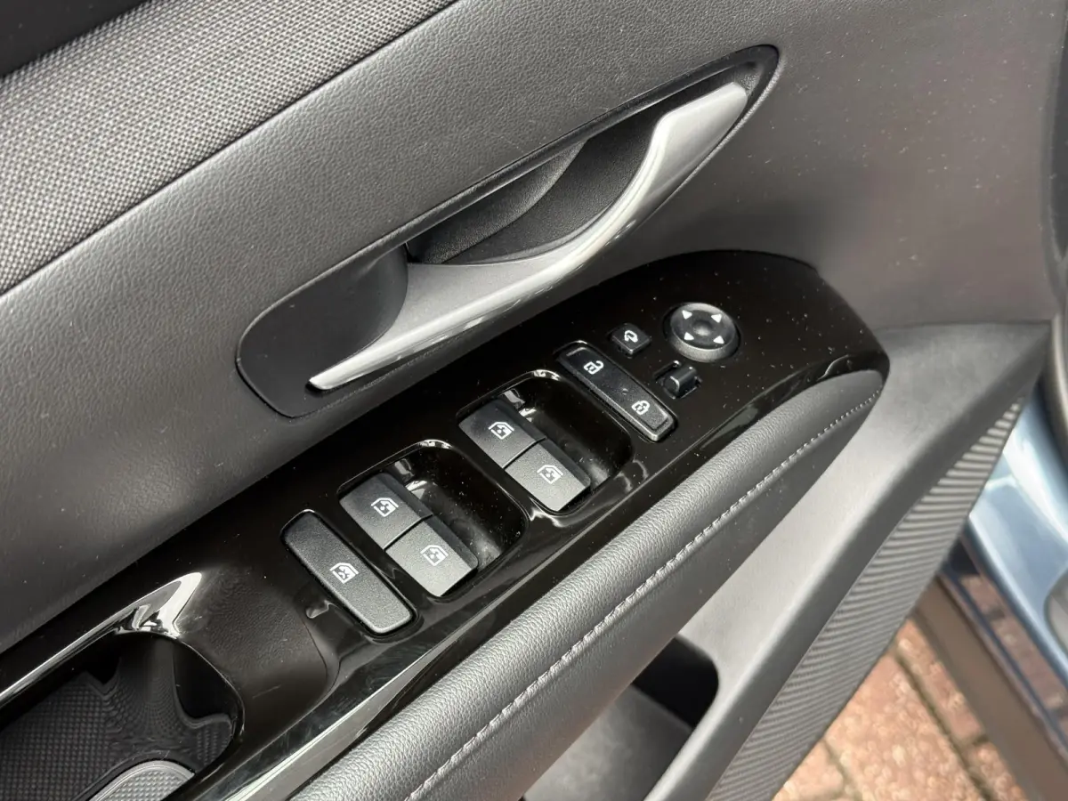 1.6 T-GDI PHEV Comfort Smart 4WD / Sky / Dealer Onderhouden / Trekhaak / 1350KG Trekgewicht / Schuif Kantel Dak / Adaptive Cruise / Apple Carplay&Adnroid Auto / Keyless /
