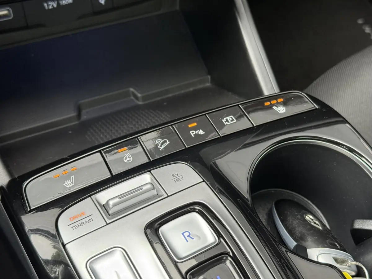 1.6 T-GDI PHEV Comfort Smart 4WD / Sky / Dealer Onderhouden / Trekhaak / 1350KG Trekgewicht / Schuif Kantel Dak / Adaptive Cruise / Apple Carplay&Adnroid Auto / Keyless /