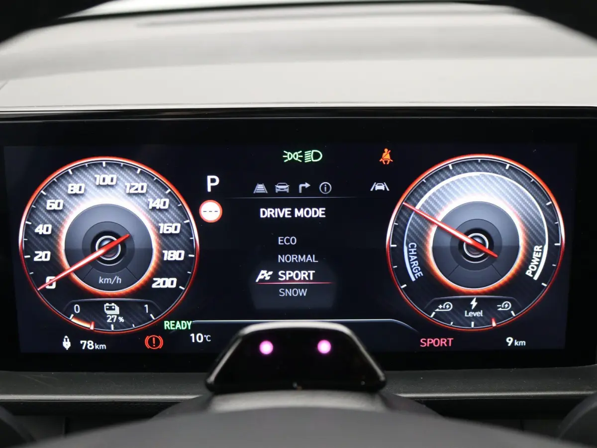 Evolve 49 kWh / €2000,- Voordeel / Snel Leverbaar / Warmtepomp / Stoel- & Stuurverwarming / Climate Control / Adaptive Cruise Control / V2L / 3 Fase /