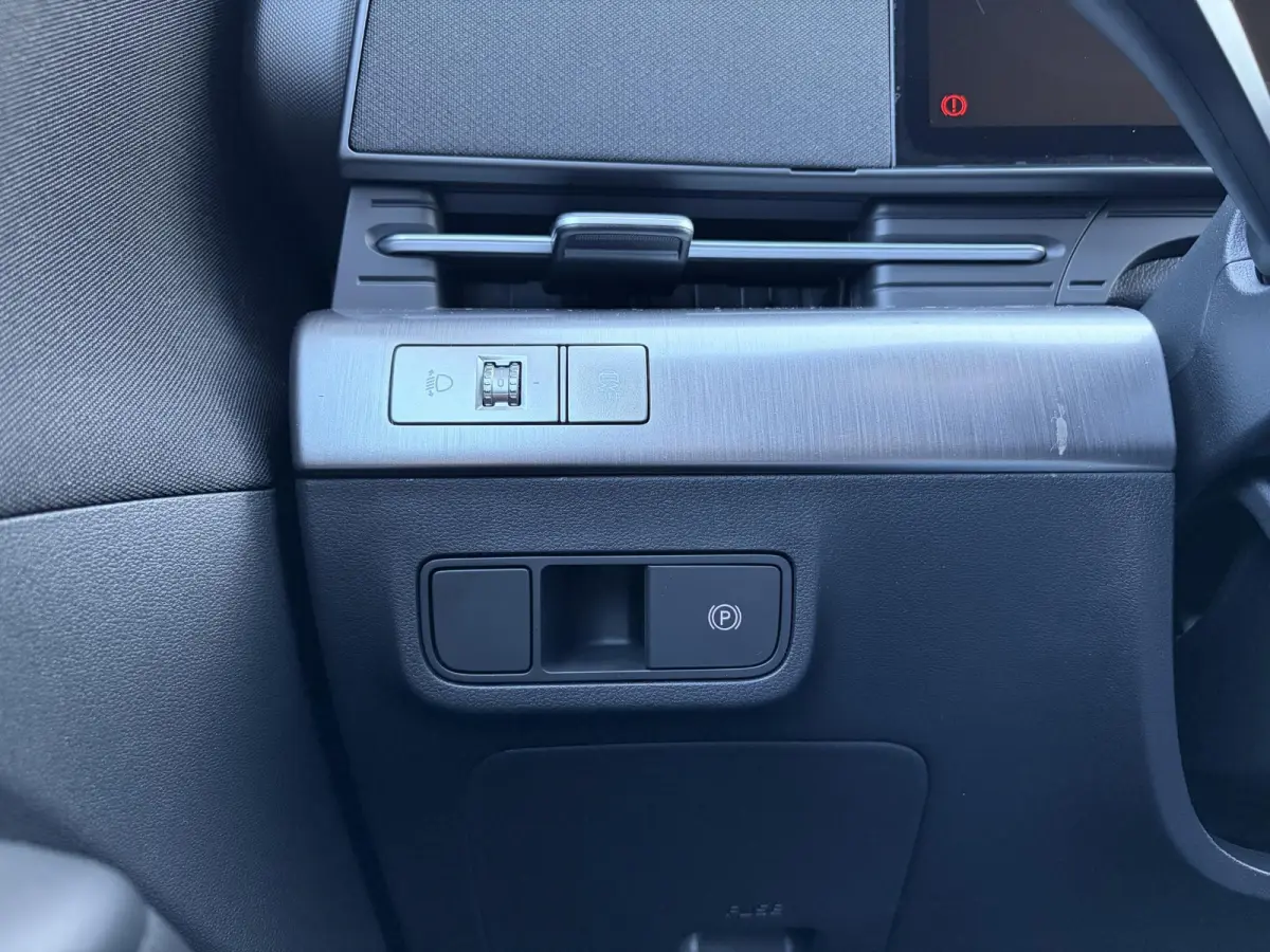 Pure Edition 64.8 kWh / Navigatie / Apple Carplay & Android Auto / Airco / Achteruitrijcamera / Stuur & Stoelverwarming /