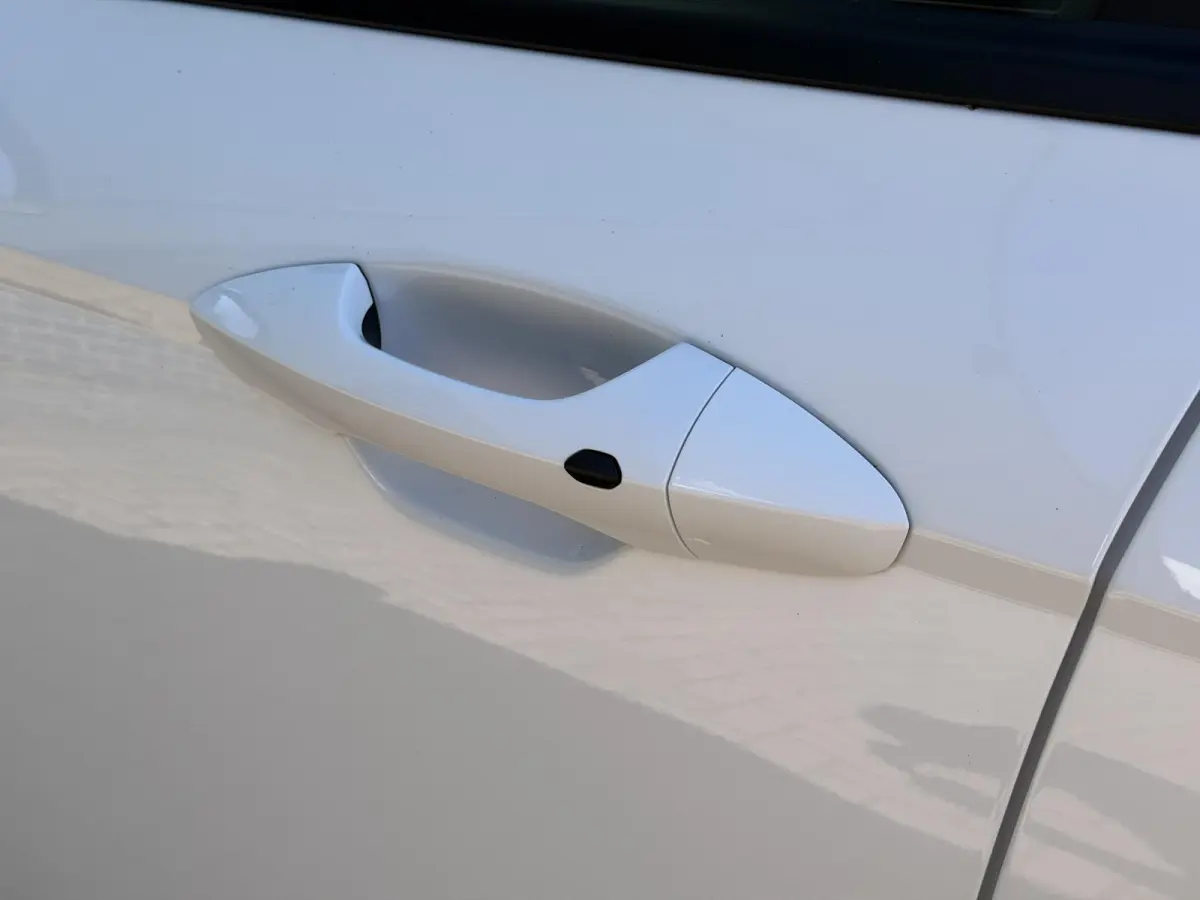 Pure Edition 64.8 kWh / Navigatie / Apple Carplay & Android Auto / Airco / Achteruitrijcamera / Stuur & Stoelverwarming /