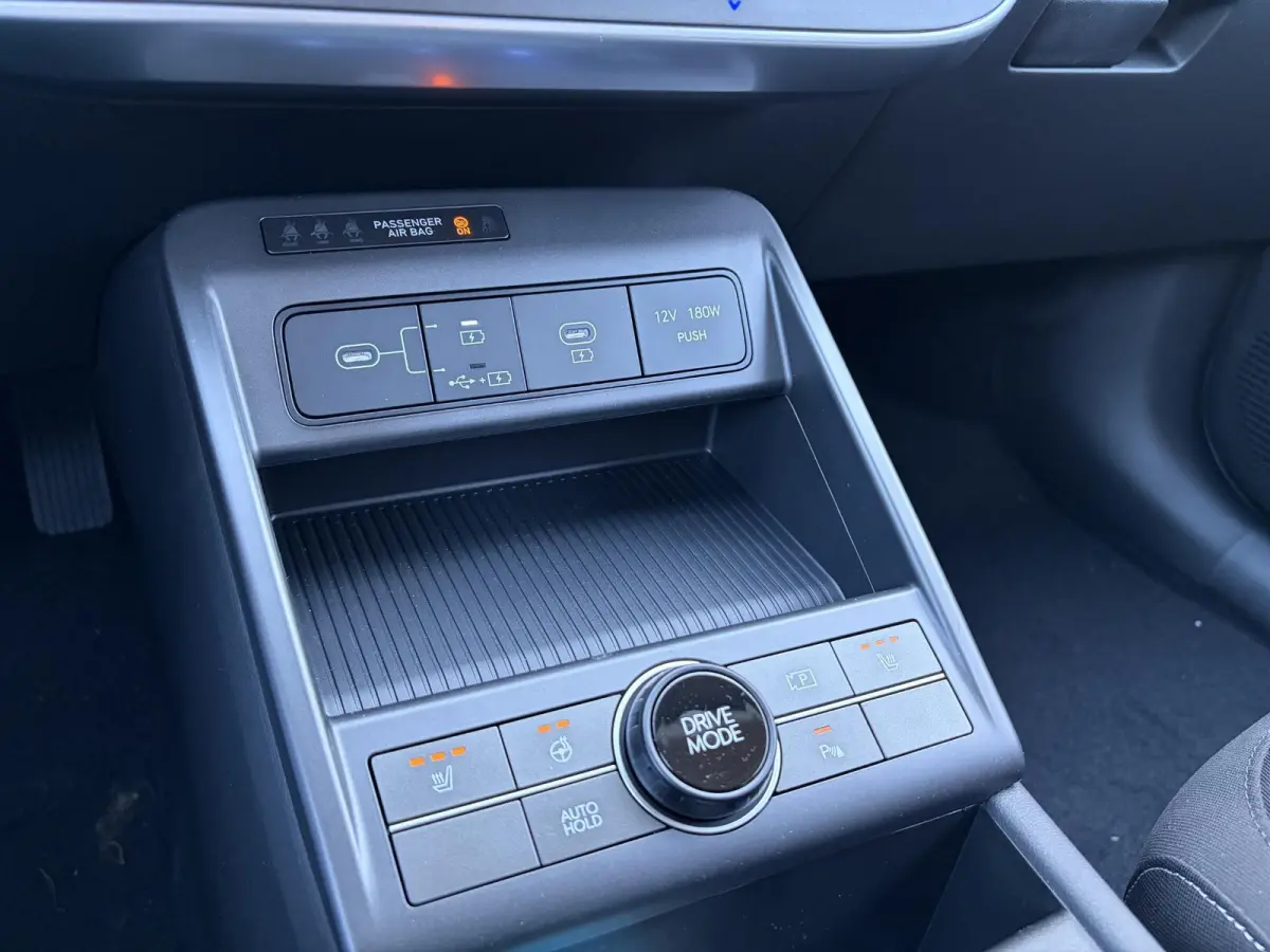Pure Edition 64.8 kWh / Navigatie / Apple Carplay & Android Auto / Airco / Achteruitrijcamera / Stuur & Stoelverwarming /