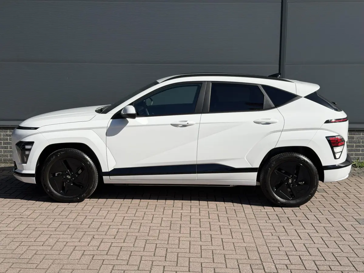 Pure Edition 64.8 kWh / Navigatie / Apple Carplay & Android Auto / Airco / Achteruitrijcamera / Stuur & Stoelverwarming /