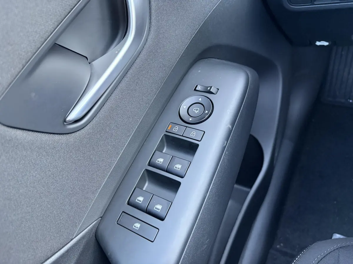 Pure Edition 64.8 kWh / Navigatie / Apple Carplay & Android Auto / Airco / Achteruitrijcamera / Stuur & Stoelverwarming /