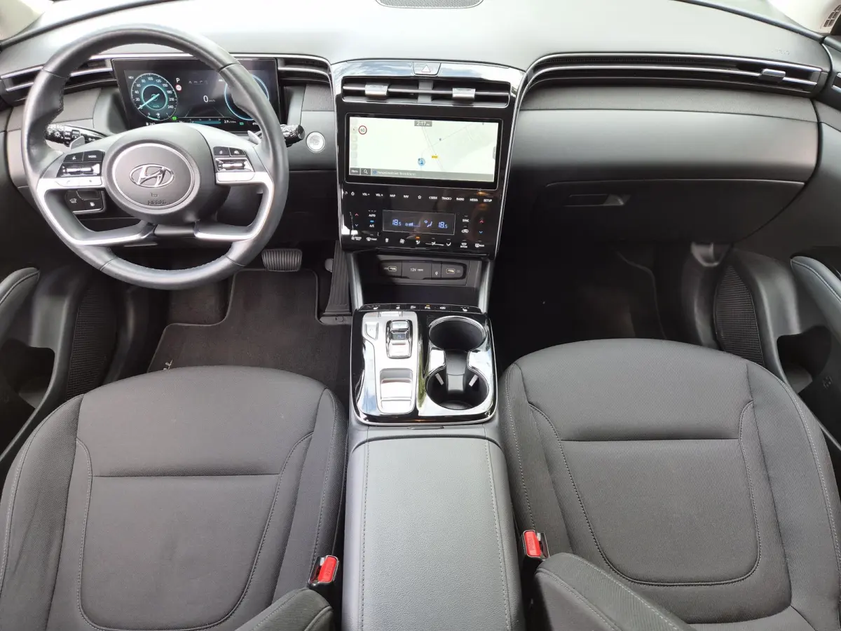 1.6 T-GDI PHEV Comfort Smart 4WD / SOH 100% / Dealer onderhouden / Fabrieksgarantie tot 06-2027 / Trekhaak afneembaar / Trekgewicht 1350 kg / Stuur- & Stoelverwarming / Achteruitrijcamera / 