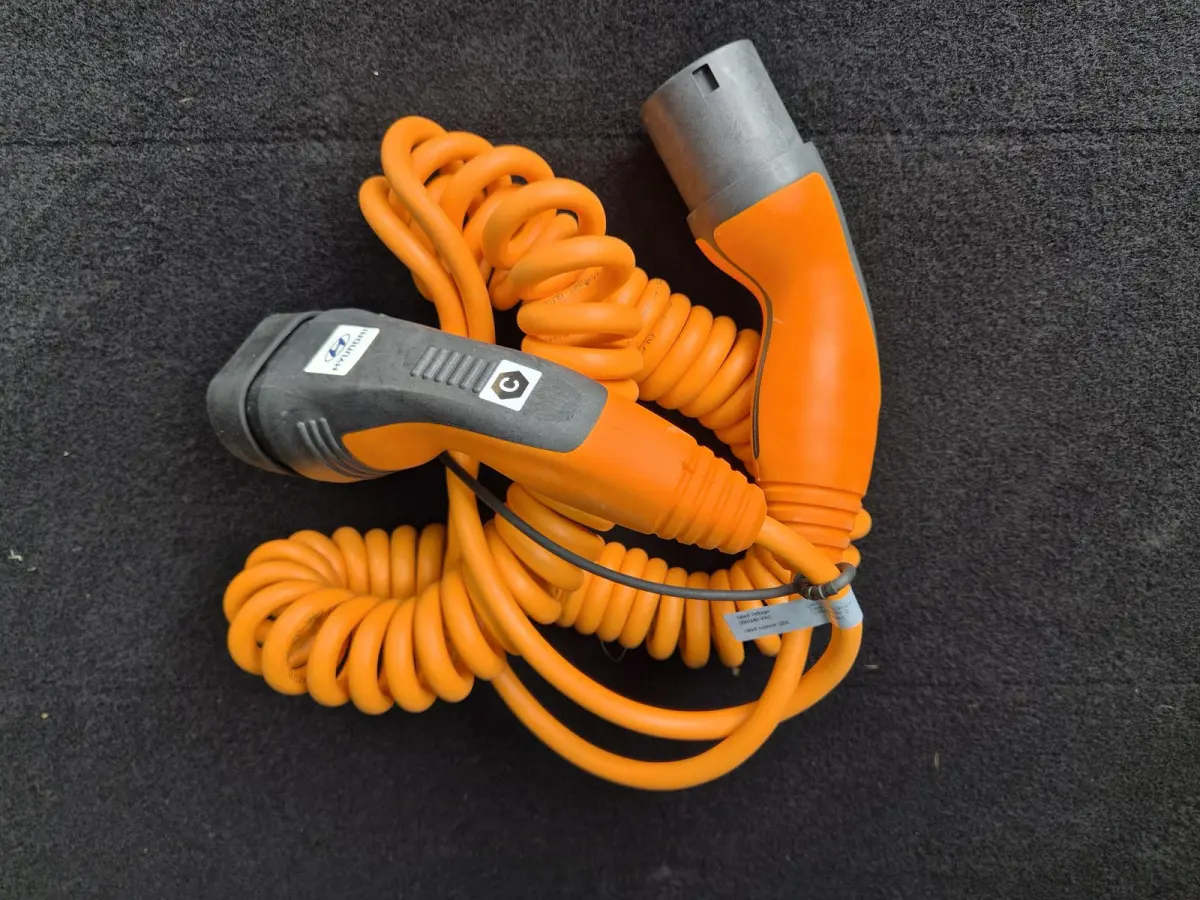 1.6 T-GDI PHEV Comfort Smart 4WD / SOH 100% / Dealer onderhouden / Fabrieksgarantie tot 06-2027 / Trekhaak afneembaar / Trekgewicht 1350 kg / Stuur- & Stoelverwarming / Achteruitrijcamera / 