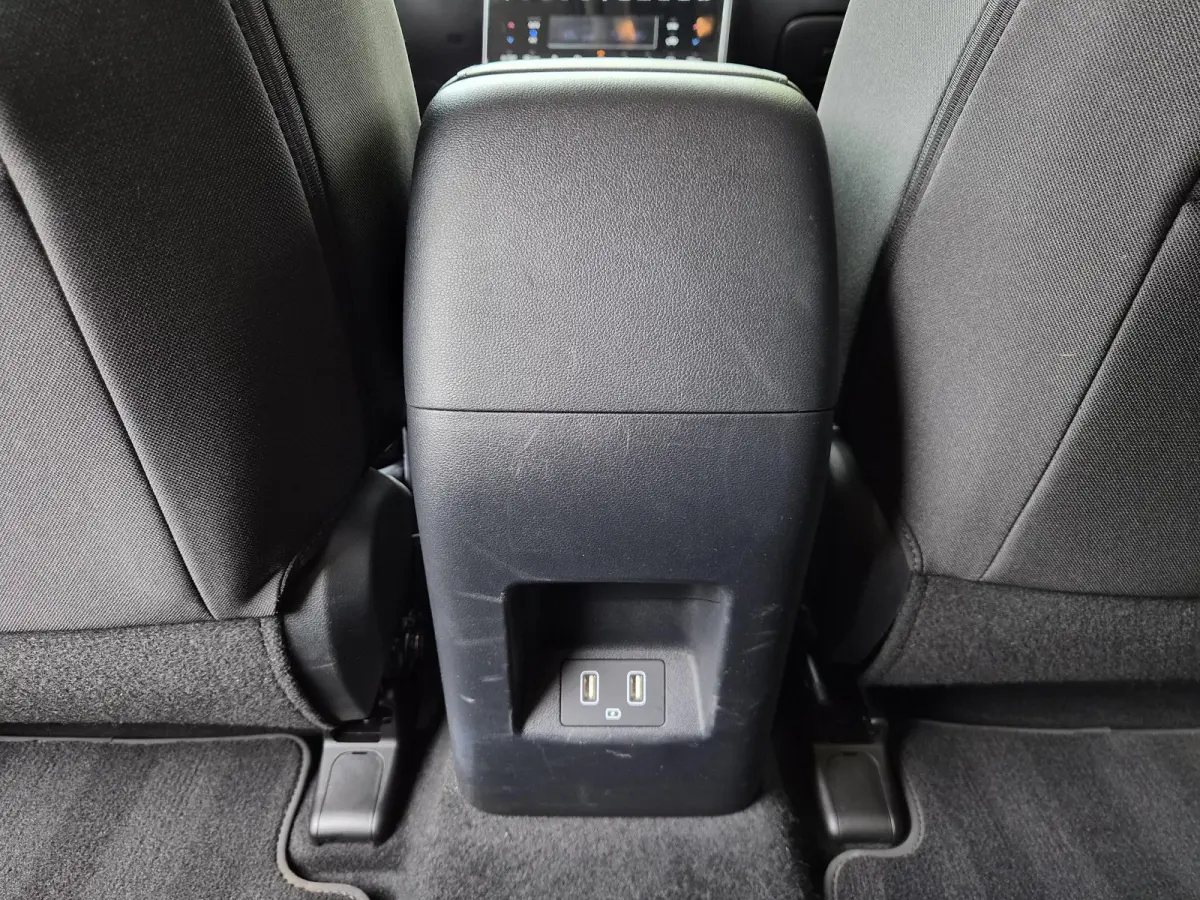 1.6 T-GDI PHEV Comfort Smart 4WD / SOH 100% / Dealer onderhouden / Fabrieksgarantie tot 06-2027 / Trekhaak afneembaar / Trekgewicht 1350 kg / Stuur- & Stoelverwarming / Achteruitrijcamera / 