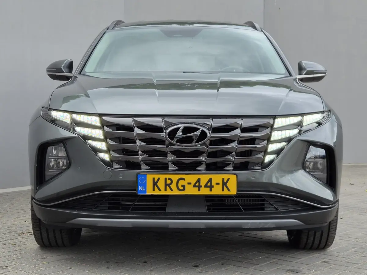 1.6 T-GDI PHEV Comfort Smart 4WD / SOH 100% / Dealer onderhouden / Fabrieksgarantie tot 06-2027 / Trekhaak afneembaar / Trekgewicht 1350 kg / Stuur- & Stoelverwarming / Achteruitrijcamera / 
