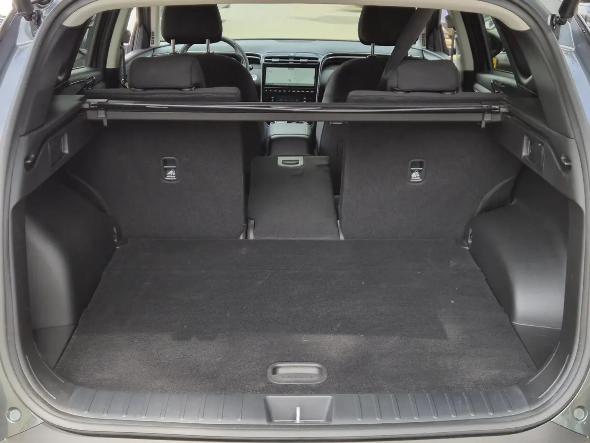 1.6 T-GDI PHEV Comfort Smart 4WD / SOH 100% / Dealer onderhouden / Fabrieksgarantie tot 06-2027 / Trekhaak afneembaar / Trekgewicht 1350 kg / Stuur- & Stoelverwarming / Achteruitrijcamera / 