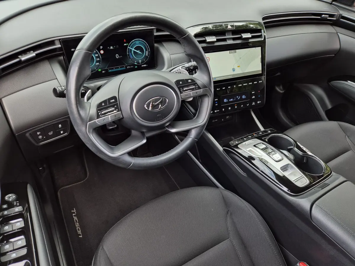 1.6 T-GDI PHEV Comfort Smart 4WD / SOH 100% / Dealer onderhouden / Fabrieksgarantie tot 06-2027 / Trekhaak afneembaar / Trekgewicht 1350 kg / Stuur- & Stoelverwarming / Achteruitrijcamera / 