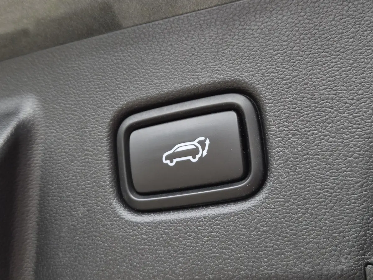 1.6 T-GDI PHEV Comfort Smart 4WD / SOH 100% / Dealer onderhouden / Fabrieksgarantie tot 06-2027 / Trekhaak afneembaar / Trekgewicht 1350 kg / Stuur- & Stoelverwarming / Achteruitrijcamera / 