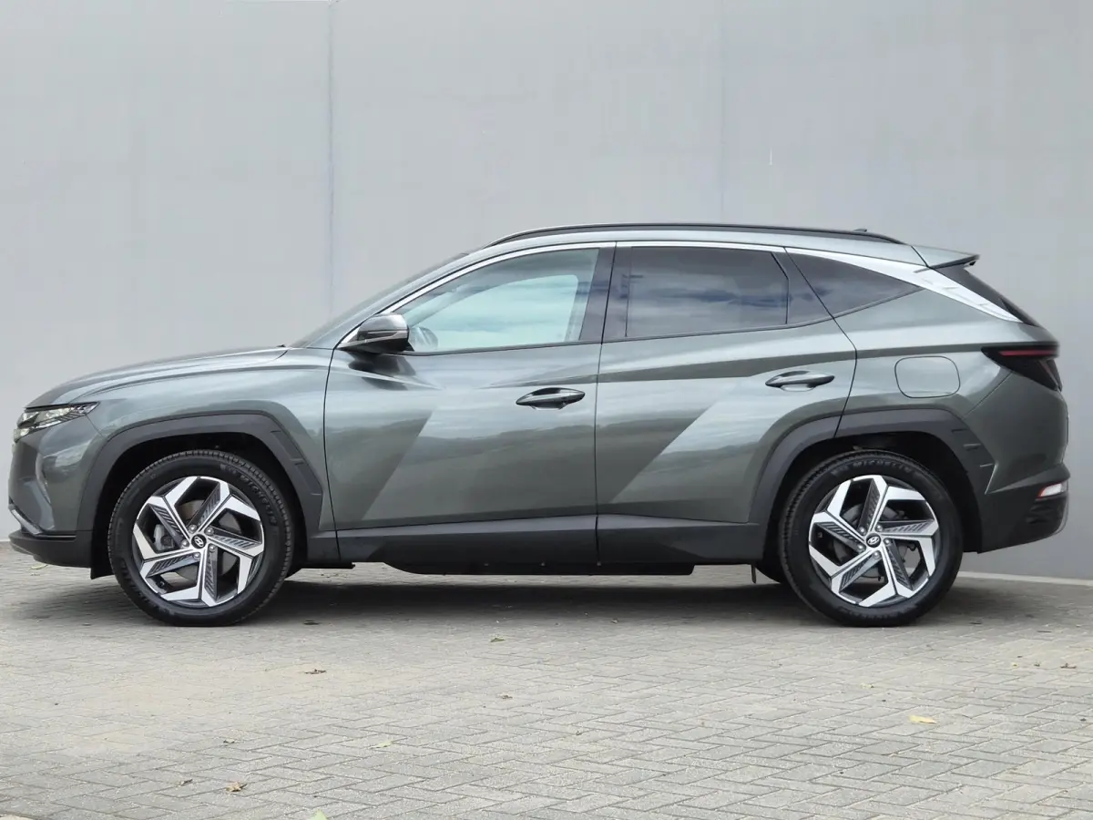 1.6 T-GDI PHEV Comfort Smart 4WD / SOH 100% / Dealer onderhouden / Fabrieksgarantie tot 06-2027 / Trekhaak afneembaar / Trekgewicht 1350 kg / Stuur- & Stoelverwarming / Achteruitrijcamera / 
