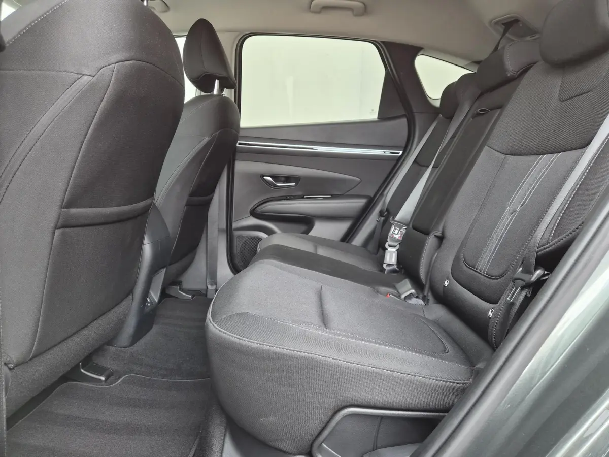 1.6 T-GDI PHEV Comfort Smart 4WD / SOH 100% / Dealer onderhouden / Fabrieksgarantie tot 06-2027 / Trekhaak afneembaar / Trekgewicht 1350 kg / Stuur- & Stoelverwarming / Achteruitrijcamera / 