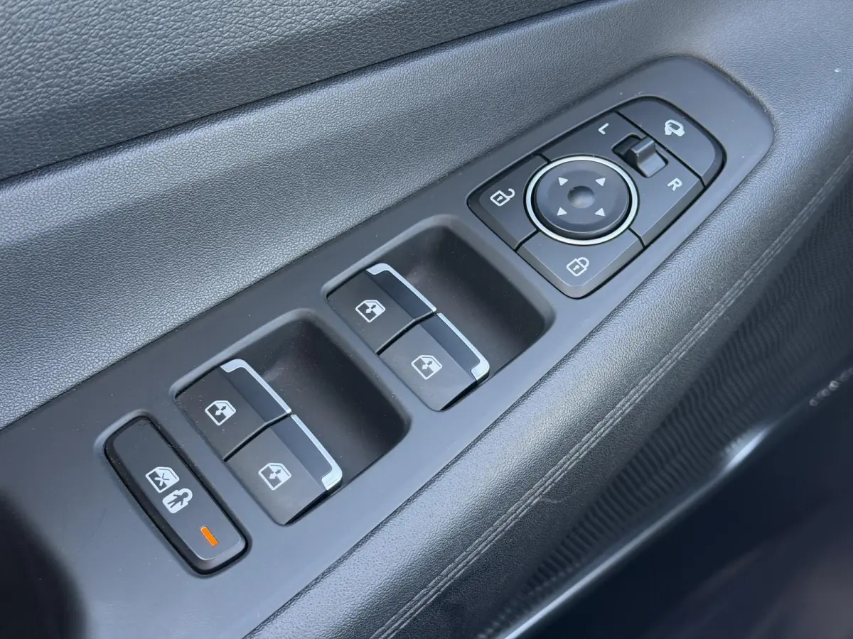 1.6 T-GDI PHEV Comfort Smart / Dealer onderhouden / Fabrieksgarantie tot 03-2028 / 1.350 kg trekhaak Afneembaar / Navigatie / Dodehoek Detectie / Camera / Elektr. Stoelen / Stoelverwarming /