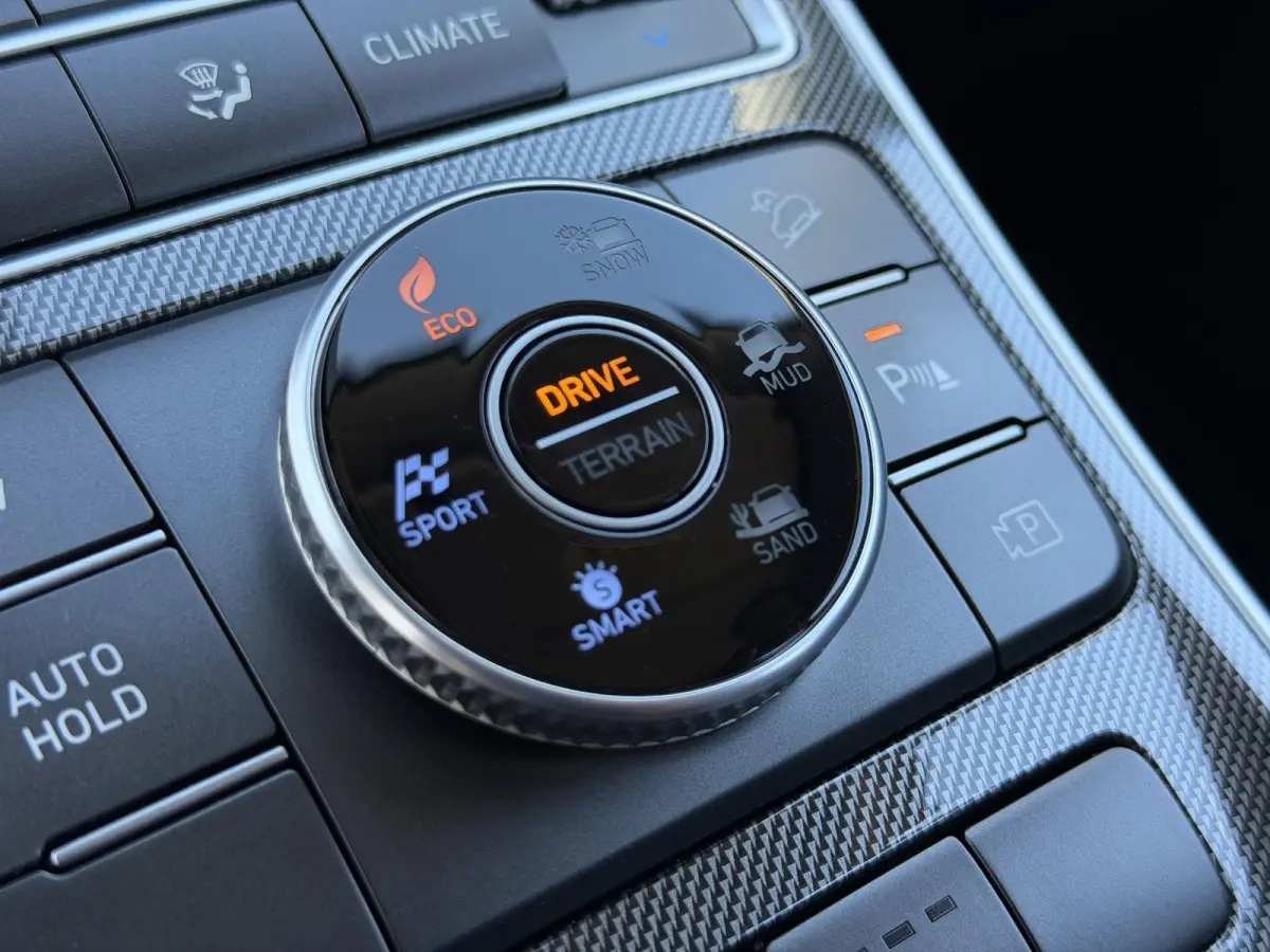 1.6 T-GDI PHEV Comfort Smart / Dealer onderhouden / Fabrieksgarantie tot 03-2028 / 1.350 kg trekhaak Afneembaar / Navigatie / Dodehoek Detectie / Camera / Elektr. Stoelen / Stoelverwarming /