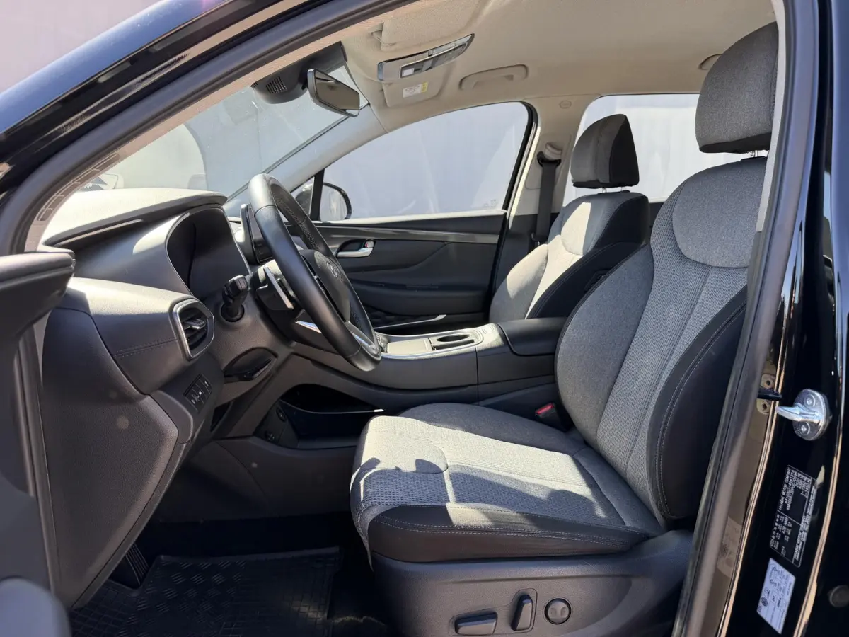 1.6 T-GDI PHEV Comfort Smart / Dealer onderhouden / Fabrieksgarantie tot 03-2028 / 1.350 kg trekhaak Afneembaar / Navigatie / Dodehoek Detectie / Camera / Elektr. Stoelen / Stoelverwarming /