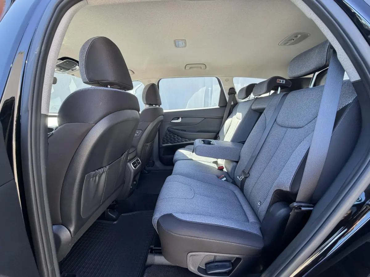 1.6 T-GDI PHEV Comfort Smart / Dealer onderhouden / Fabrieksgarantie tot 03-2028 / 1.350 kg trekhaak Afneembaar / Navigatie / Dodehoek Detectie / Camera / Elektr. Stoelen / Stoelverwarming /