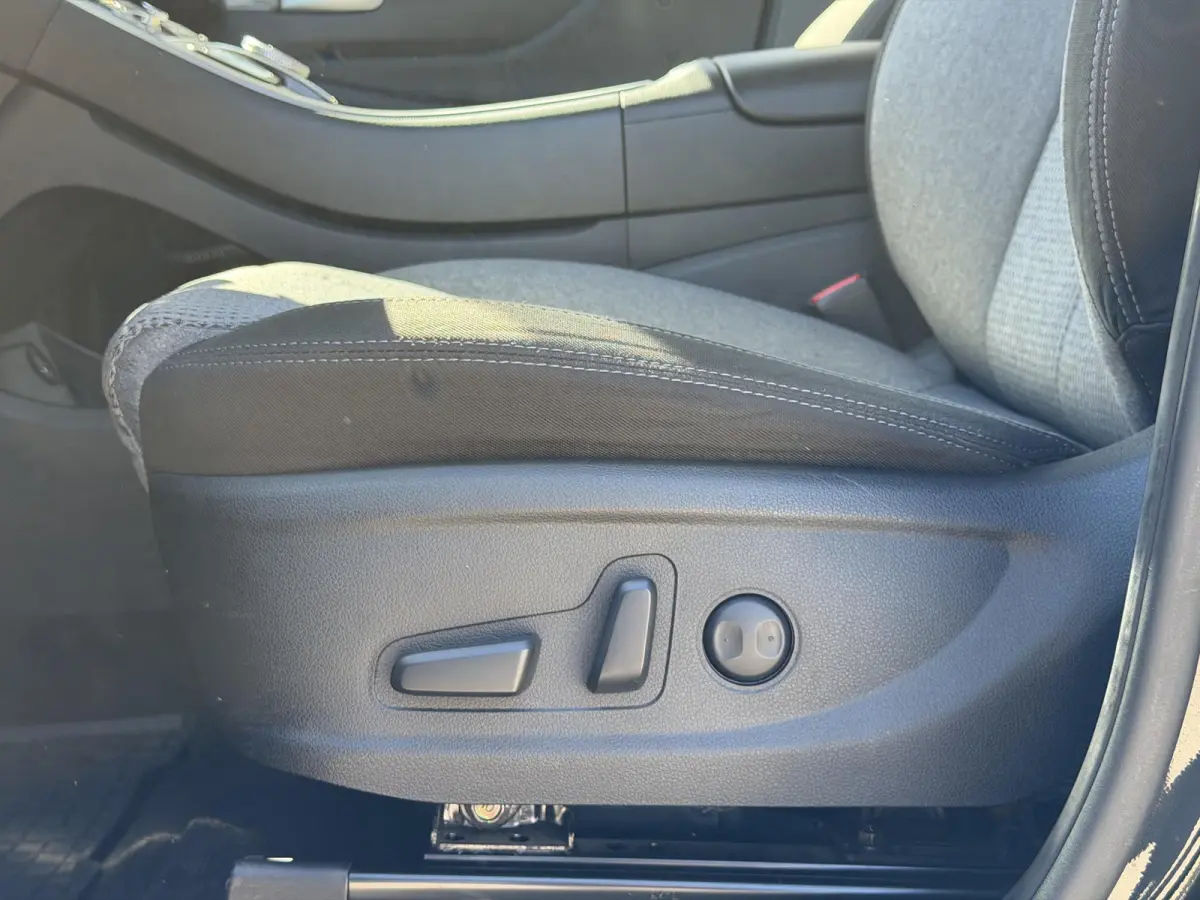 1.6 T-GDI PHEV Comfort Smart / Dealer onderhouden / Fabrieksgarantie tot 03-2028 / 1.350 kg trekhaak Afneembaar / Navigatie / Dodehoek Detectie / Camera / Elektr. Stoelen / Stoelverwarming /