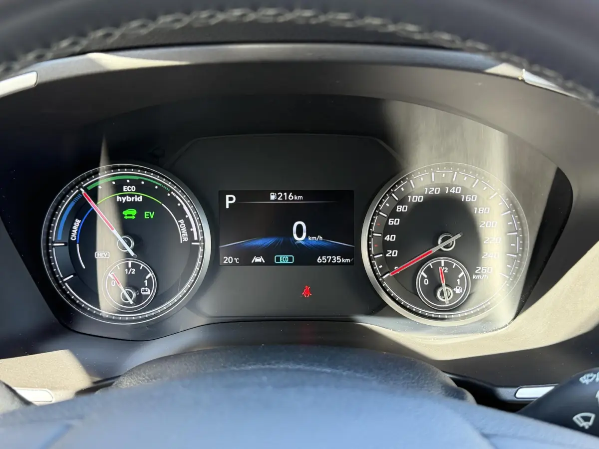 1.6 T-GDI PHEV Comfort Smart / Dealer onderhouden / Fabrieksgarantie tot 03-2028 / 1.350 kg trekhaak Afneembaar / Navigatie / Dodehoek Detectie / Camera / Elektr. Stoelen / Stoelverwarming /