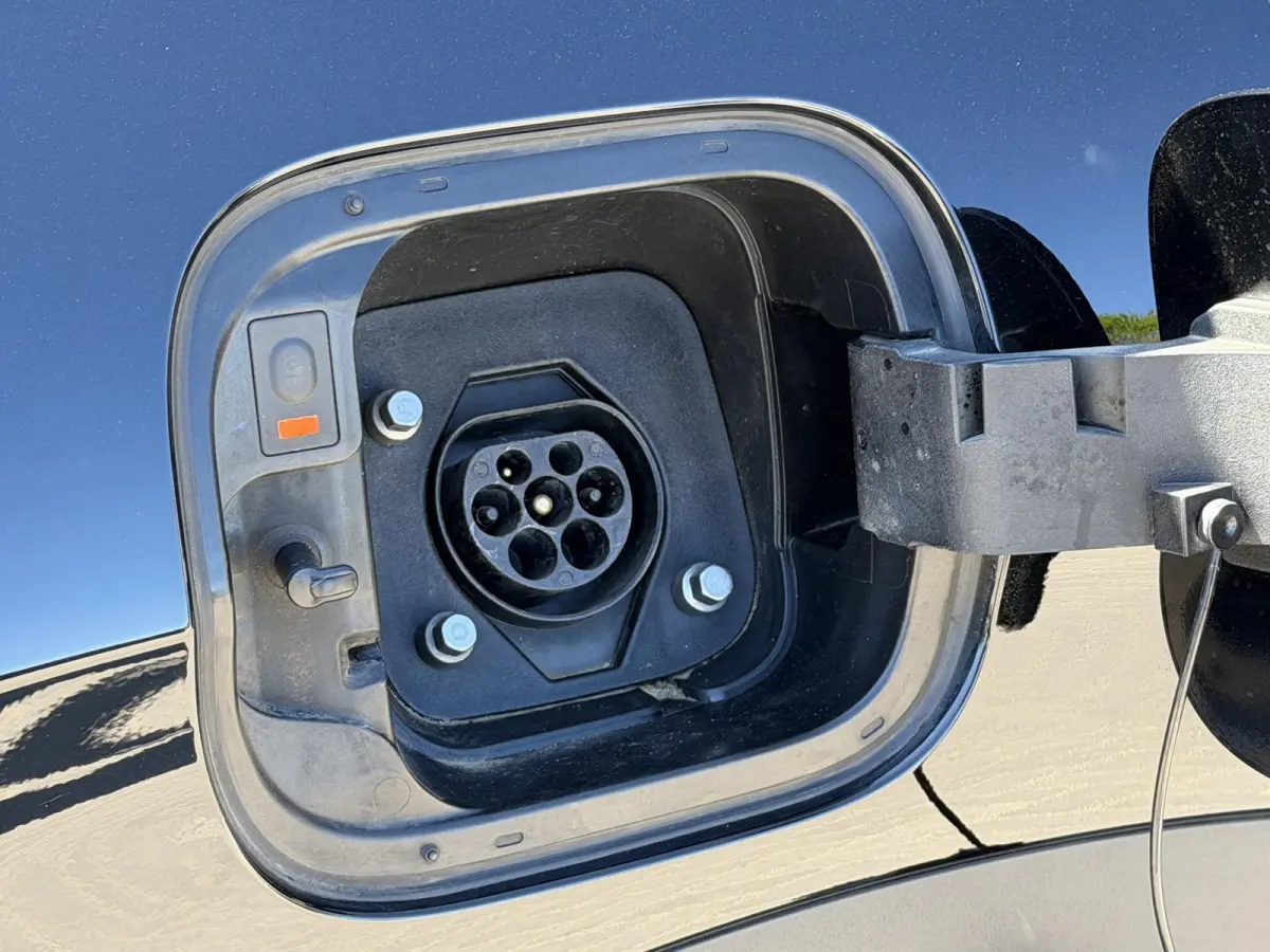 1.6 T-GDI PHEV Comfort Smart / Dealer onderhouden / Fabrieksgarantie tot 03-2028 / 1.350 kg trekhaak Afneembaar / Navigatie / Dodehoek Detectie / Camera / Elektr. Stoelen / Stoelverwarming /