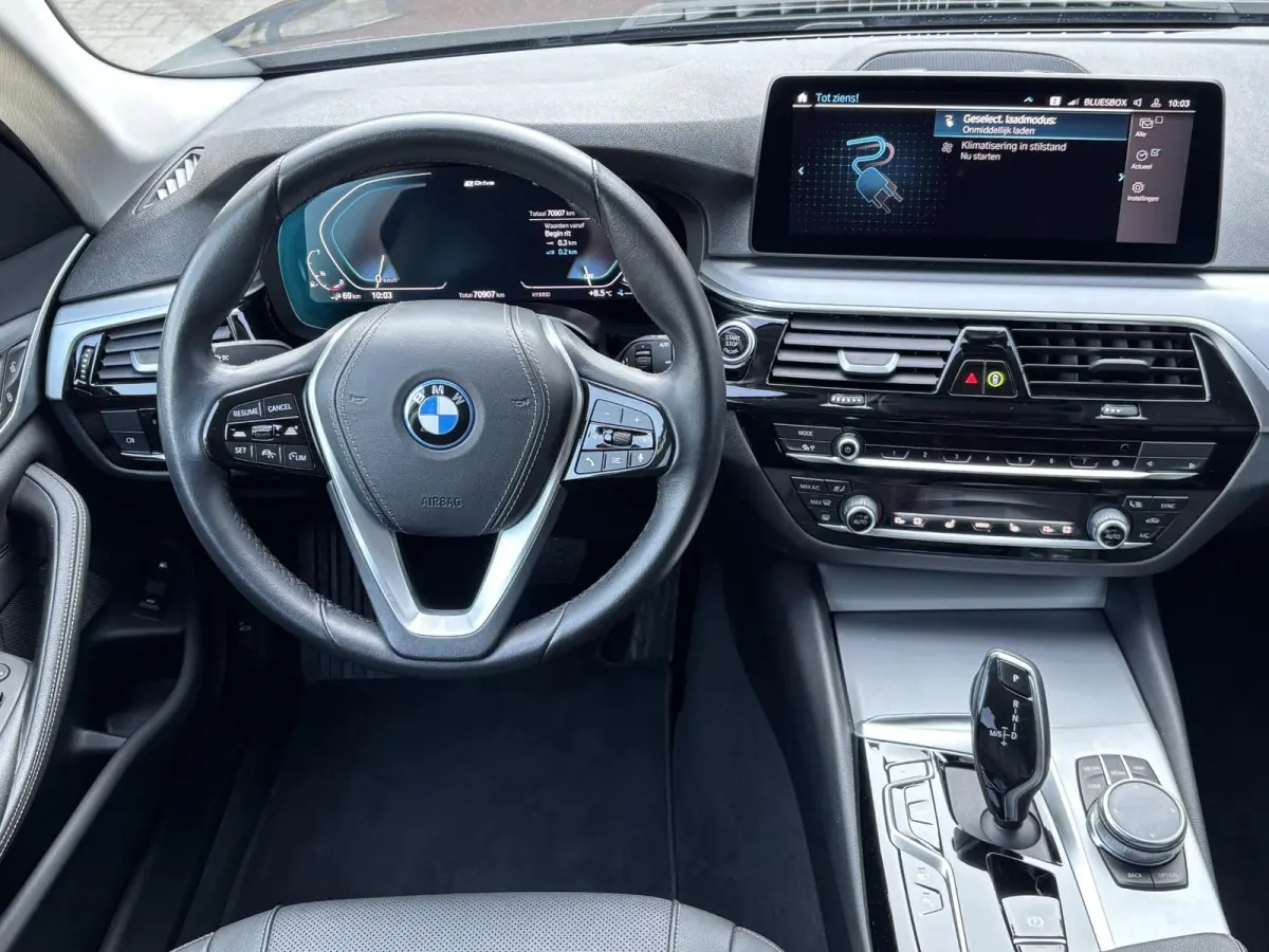 5 Serie Touring 530e xDrive Executive / Elektrische trekhaak 2.000 kg / SOH 89% / LED / Volledig Dealer Onderhouden / Leder / Apple Carplay/Android Auto / Camera / Navigatie / Stoel Verwarmi