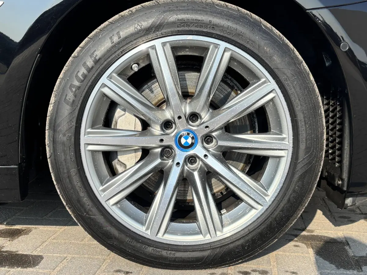 5 Serie Touring 530e xDrive Executive / Elektrische trekhaak 2.000 kg / SOH 89% / LED / Volledig Dealer Onderhouden / Leder / Apple Carplay/Android Auto / Camera / Navigatie / Stoel Verwarmi