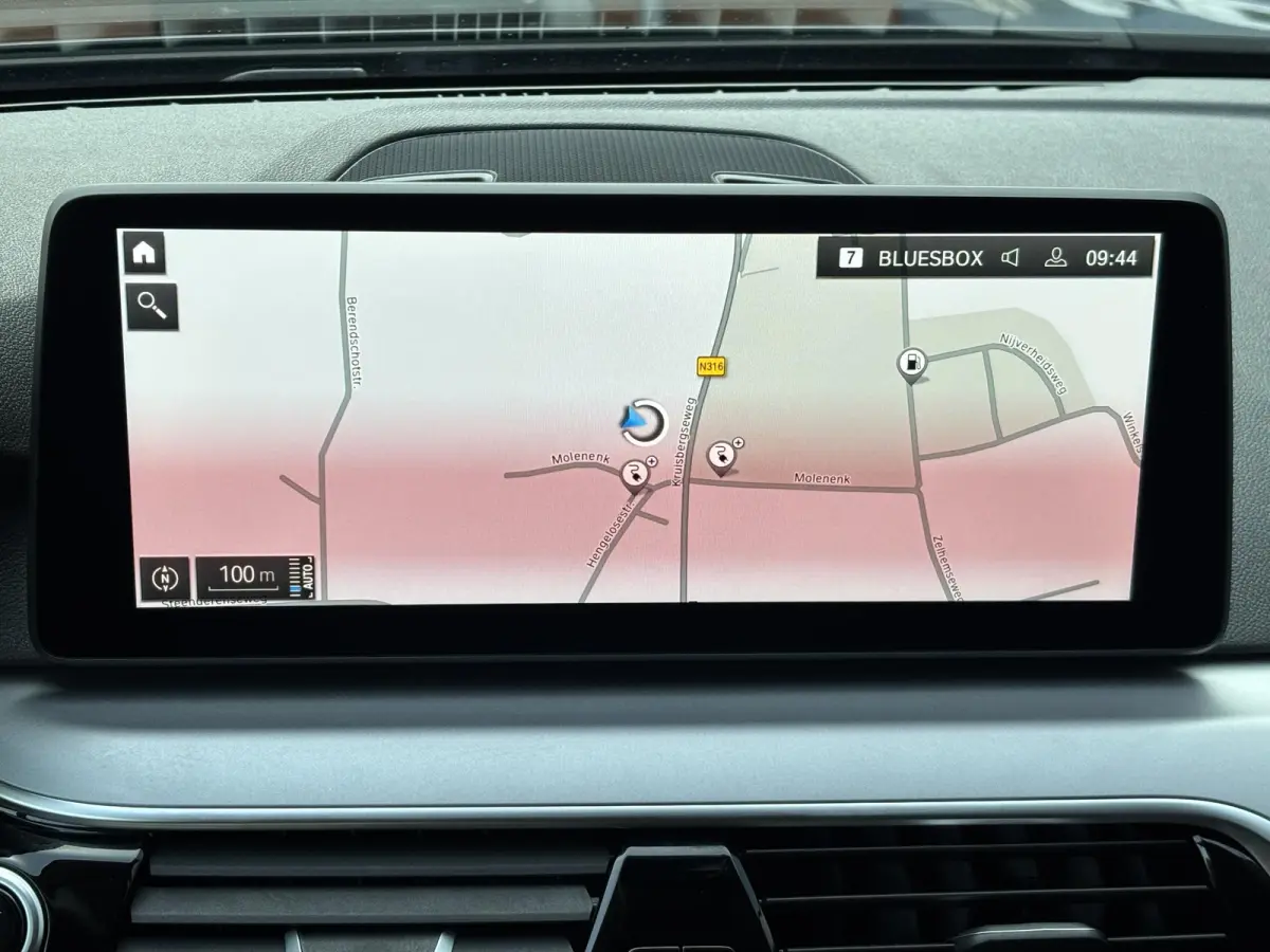 5 Serie Touring 530e xDrive Executive / Elektrische trekhaak 2.000 kg / SOH 89% / LED / Volledig Dealer Onderhouden / Leder / Apple Carplay/Android Auto / Camera / Navigatie / Stoel Verwarmi