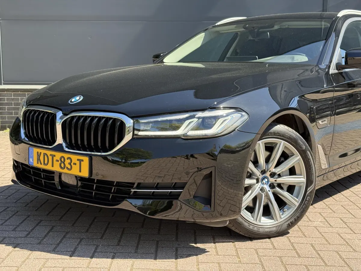 5 Serie Touring 530e xDrive Executive / Elektrische trekhaak 2.000 kg / SOH 89% / LED / Volledig Dealer Onderhouden / Leder / Apple Carplay/Android Auto / Camera / Navigatie / Stoel Verwarmi