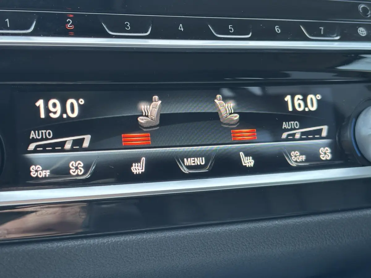 5 Serie Touring 530e xDrive Executive / Elektrische trekhaak 2.000 kg / SOH 89% / LED / Volledig Dealer Onderhouden / Leder / Apple Carplay/Android Auto / Camera / Navigatie / Stoel Verwarmi