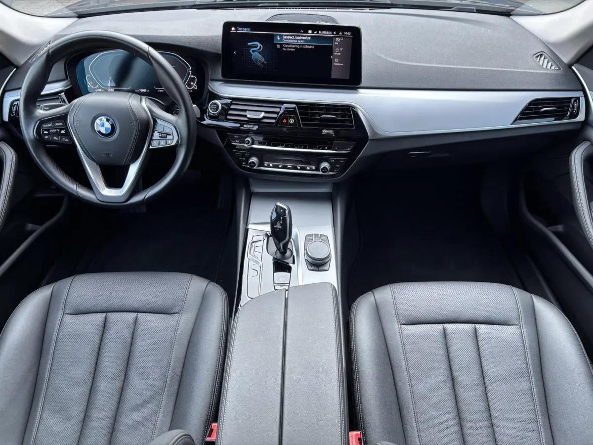 5 Serie Touring 530e xDrive Executive / Elektrische trekhaak 2.000 kg / SOH 89% / LED / Volledig Dealer Onderhouden / Leder / Apple Carplay/Android Auto / Camera / Navigatie / Stoel Verwarmi